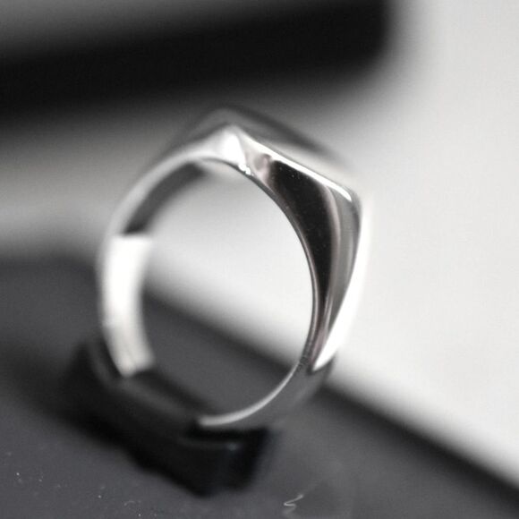 NIB Stunning Mirrored Silver Plated Size 7 Casual Unisex Signet Ring - Picture 2 of 7